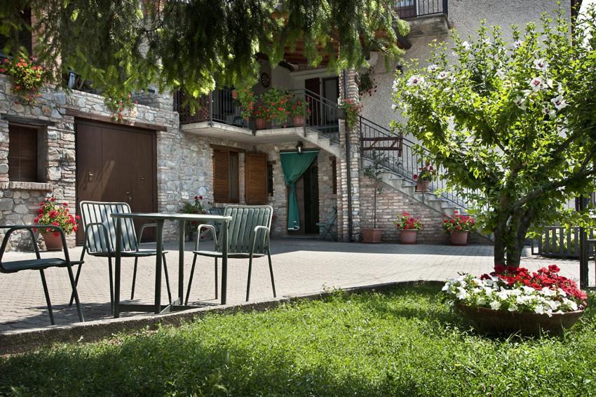 La Corte Di Nando Varzi Extérieur photo
